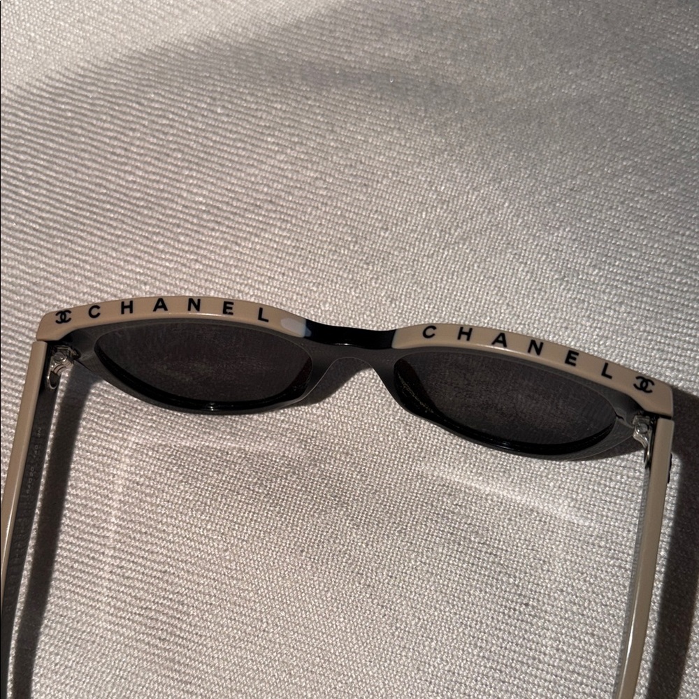 CHANEL Black and tan Sunglasses - Picture 9 of 10